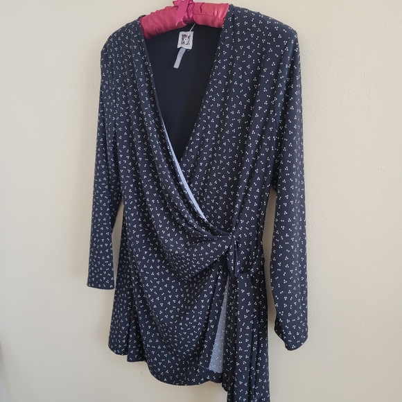 Sale 4/$25 Anne Klein | Black & White Ruched Wrap Front Tie Elegant Medium NWOT - Picture 2 of 8